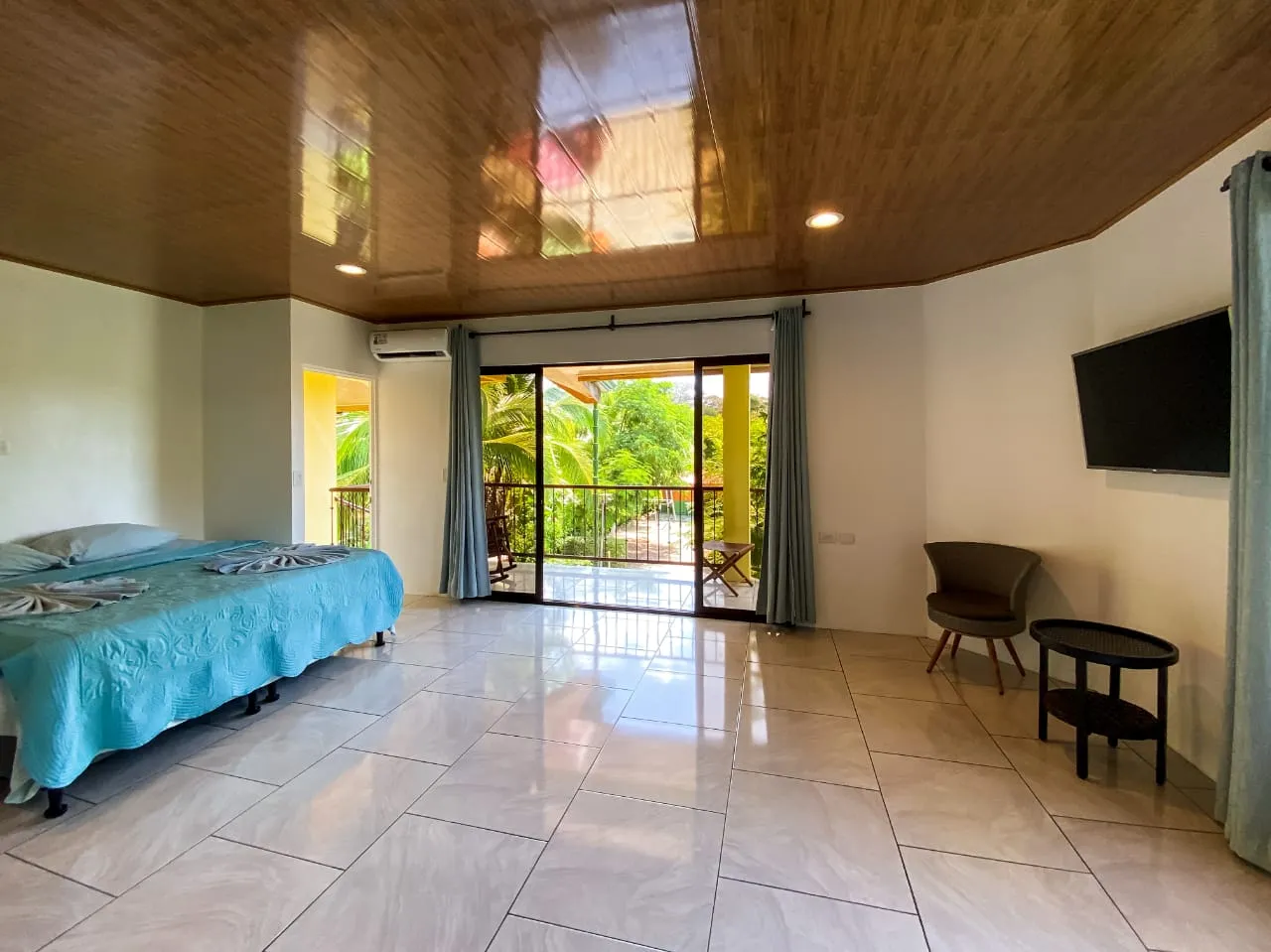 Camping and Hotel Uvita Close to the beach