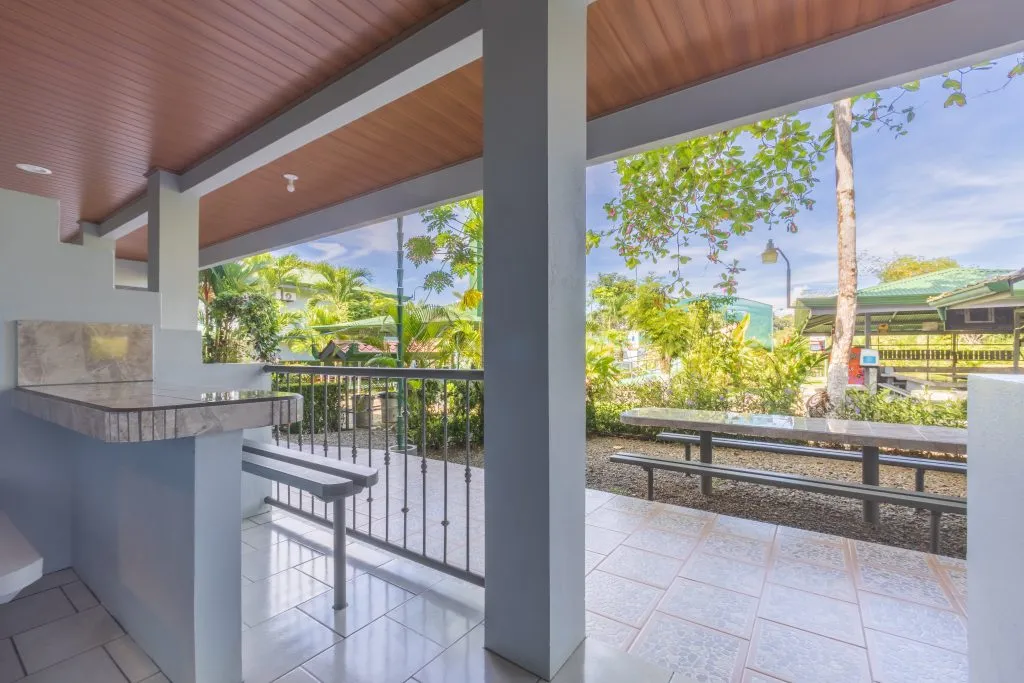 Family-Economy-room-